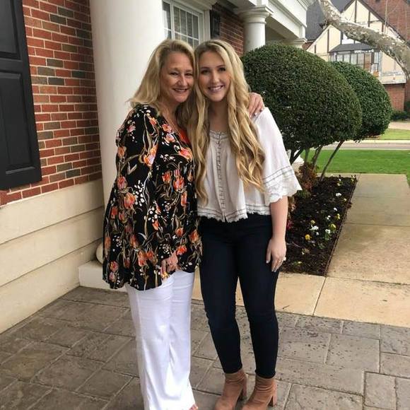 Meet your Posher, Christine - Picture 1 of 1